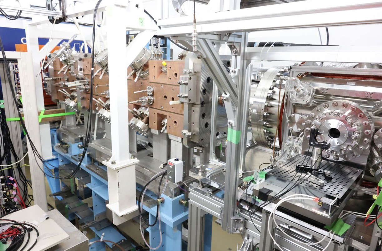 J-PARC 物質・生命科学実験施設(MLF)ミュオン実験施設で行われたミュオン冷却・加速の実験装置